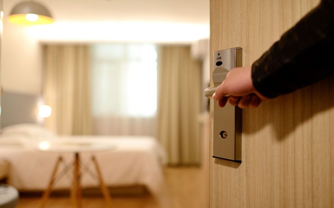 Hotel Room Checklist | As Soon As You Walk Into Your Room, You NEED To Check These 7 Things